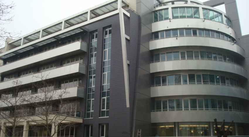 Este Building